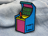 Spielautomat Patch auf hellblauer Jeans