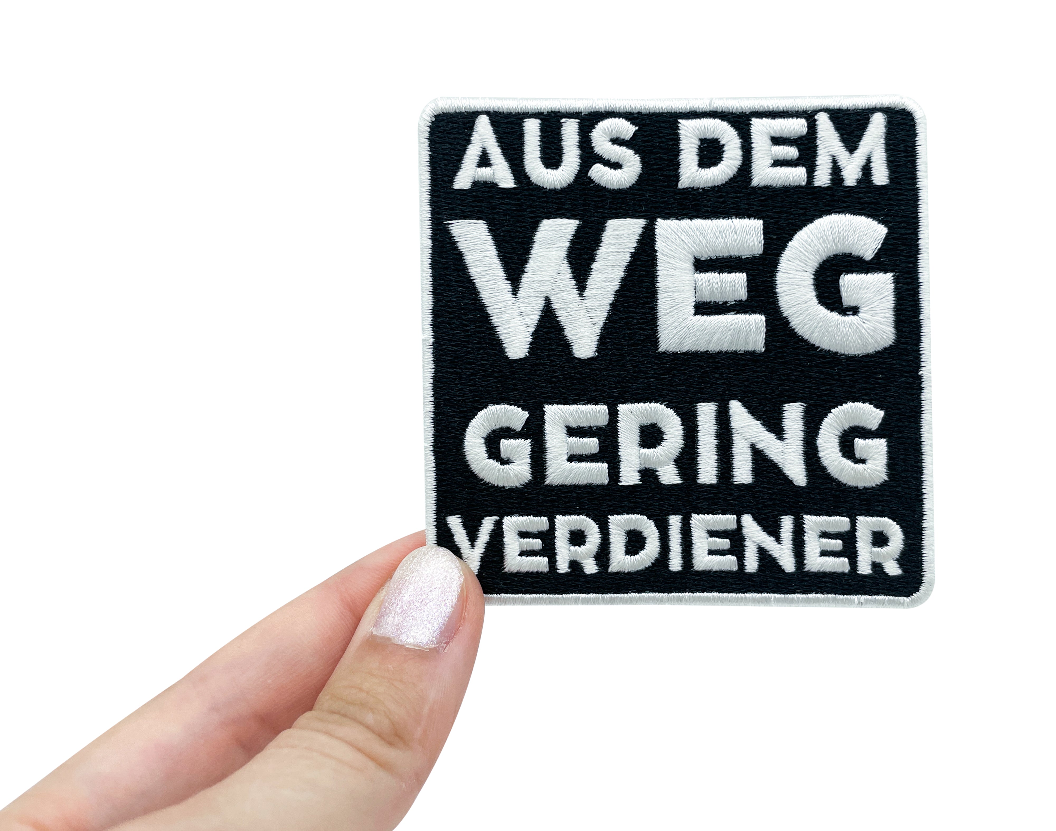 Frauenhand hält den Spruch Patch
