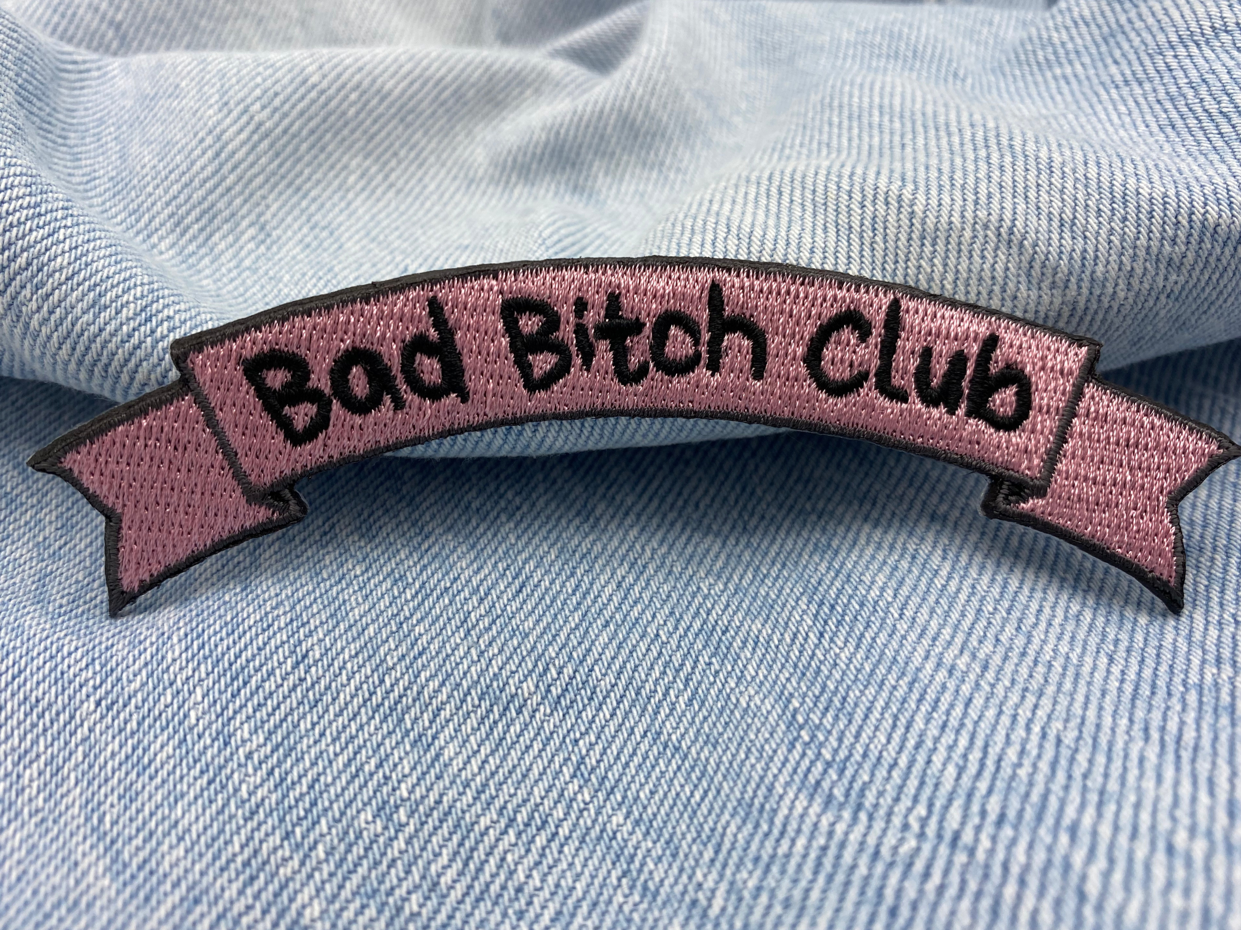 Banner Patch auf hellblauer Jeans