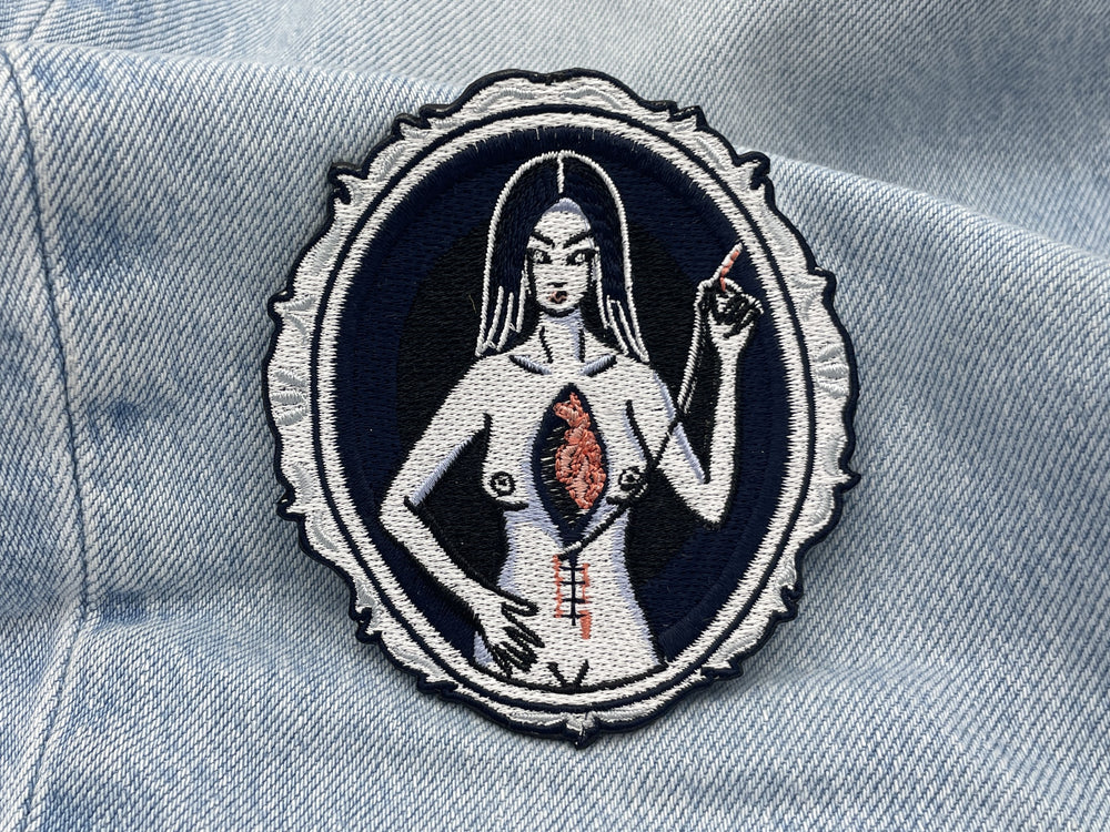 Fixing Myself Patch auf hellblauer Jeans