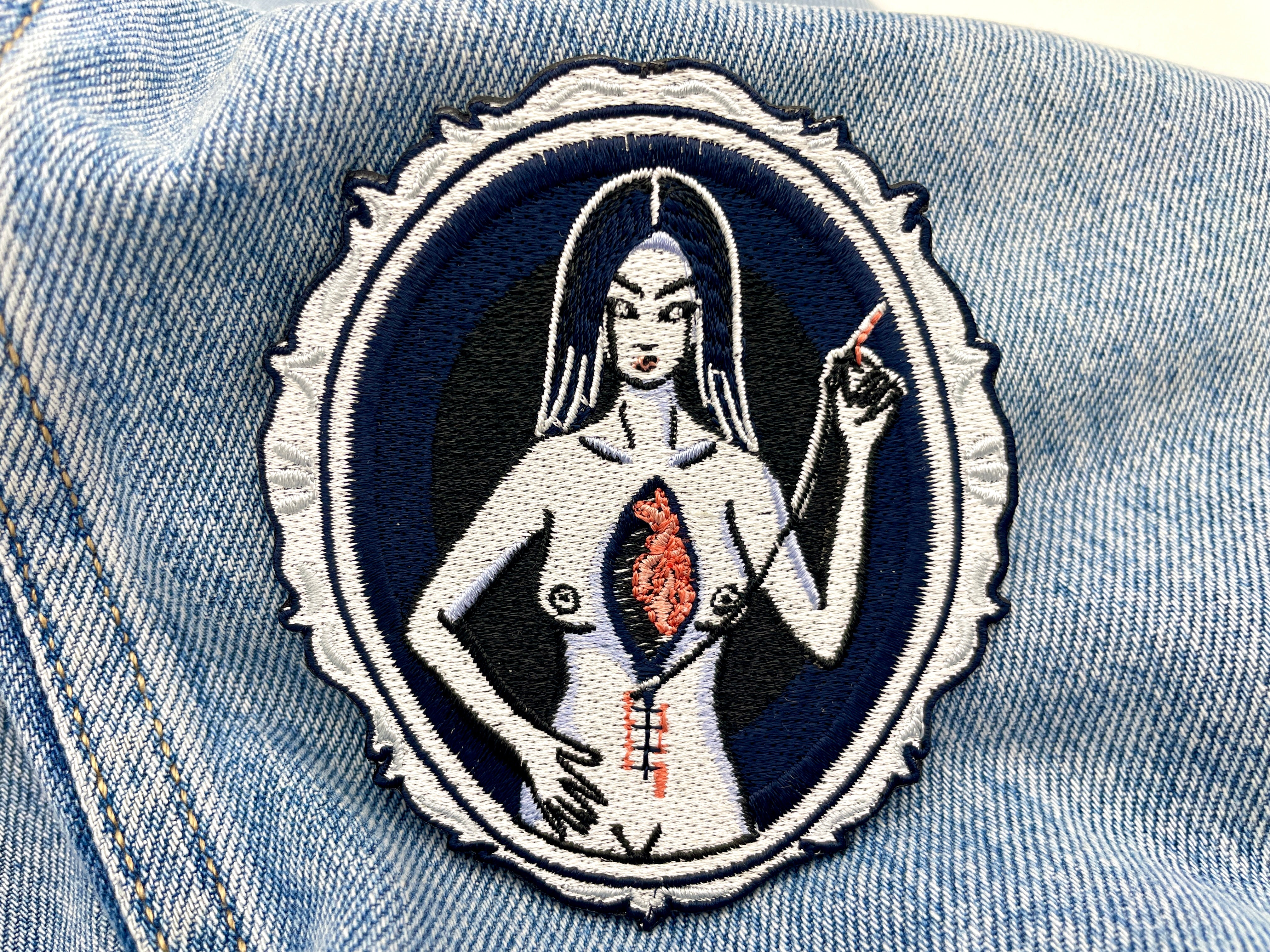 Fixing Myself Patch auf blauer Jeans