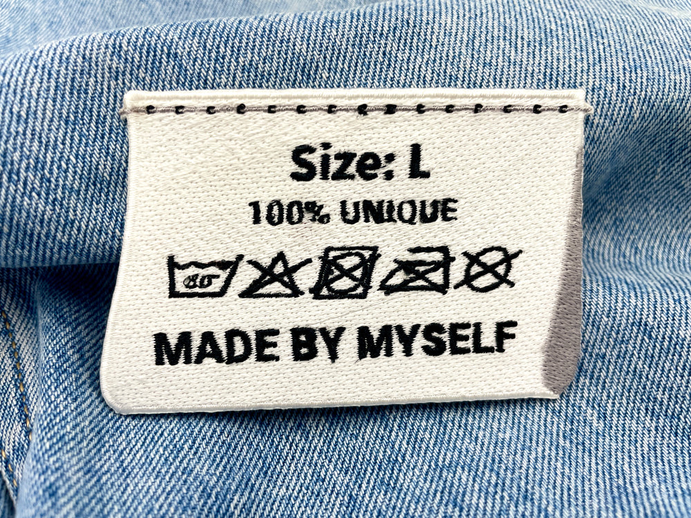 Etikett Patch auf blauer Jeans