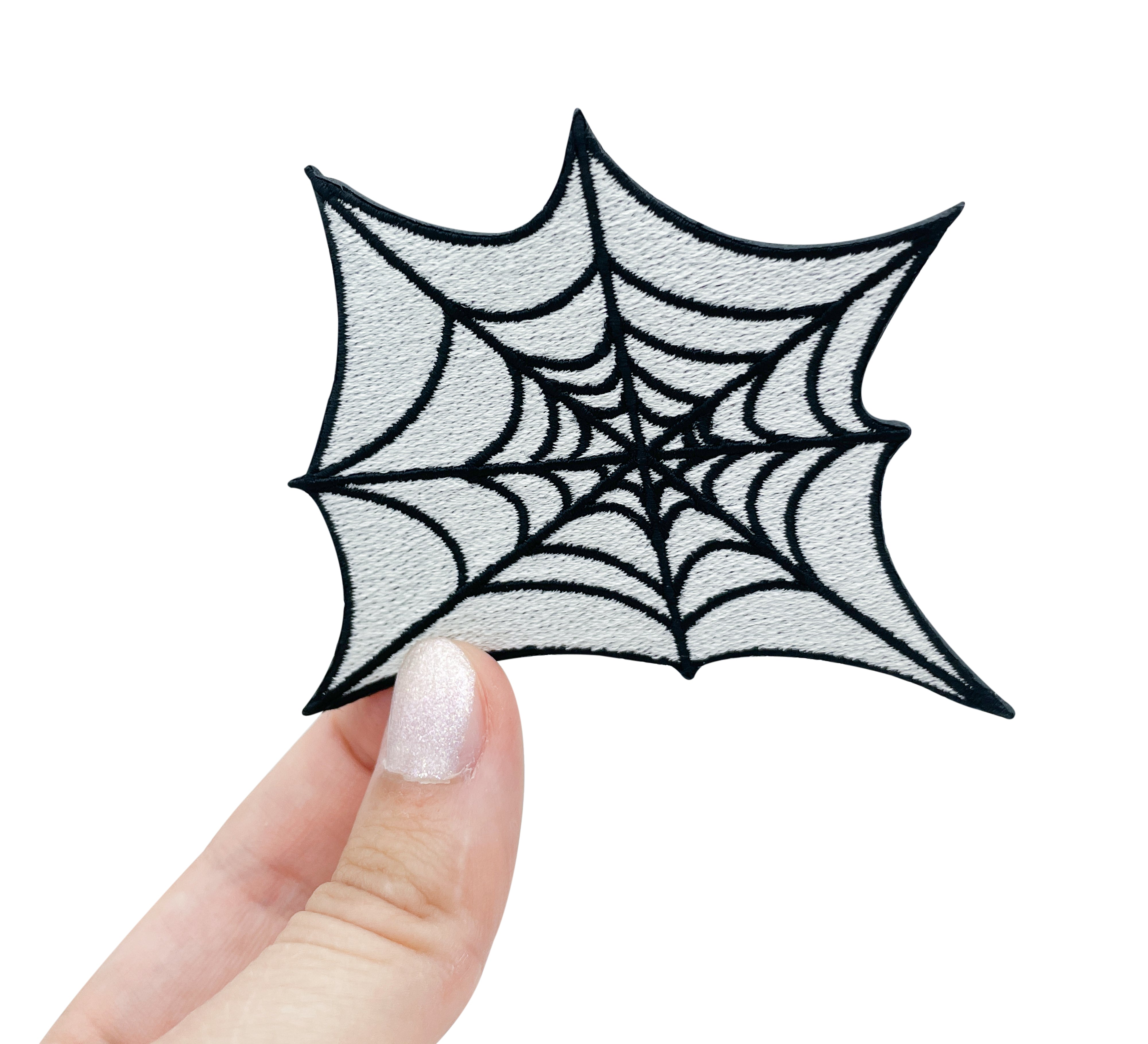 Frauenhand hält den Spinnennetz Patch