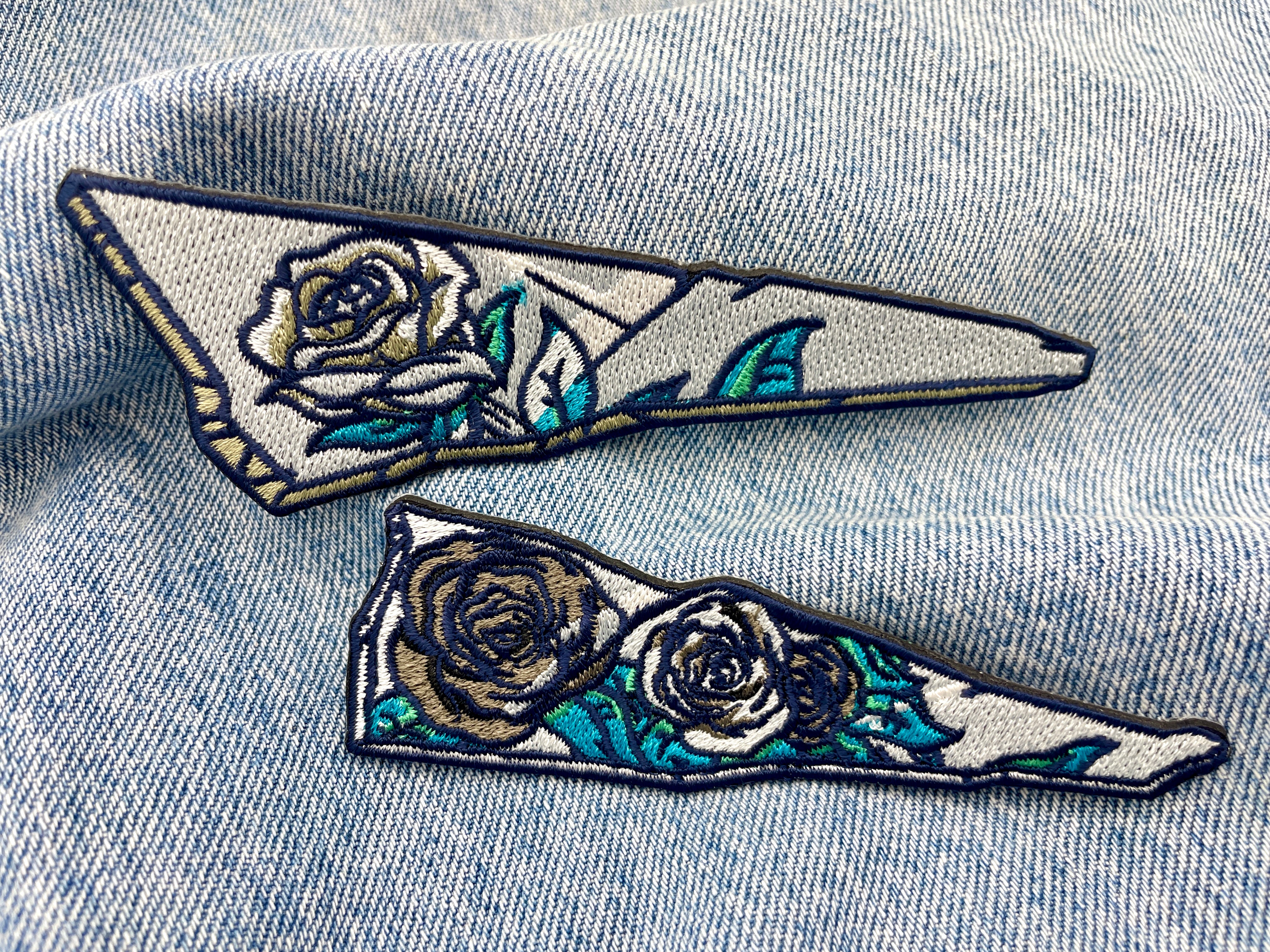 Glasscherben Patches auf blauer Jeans