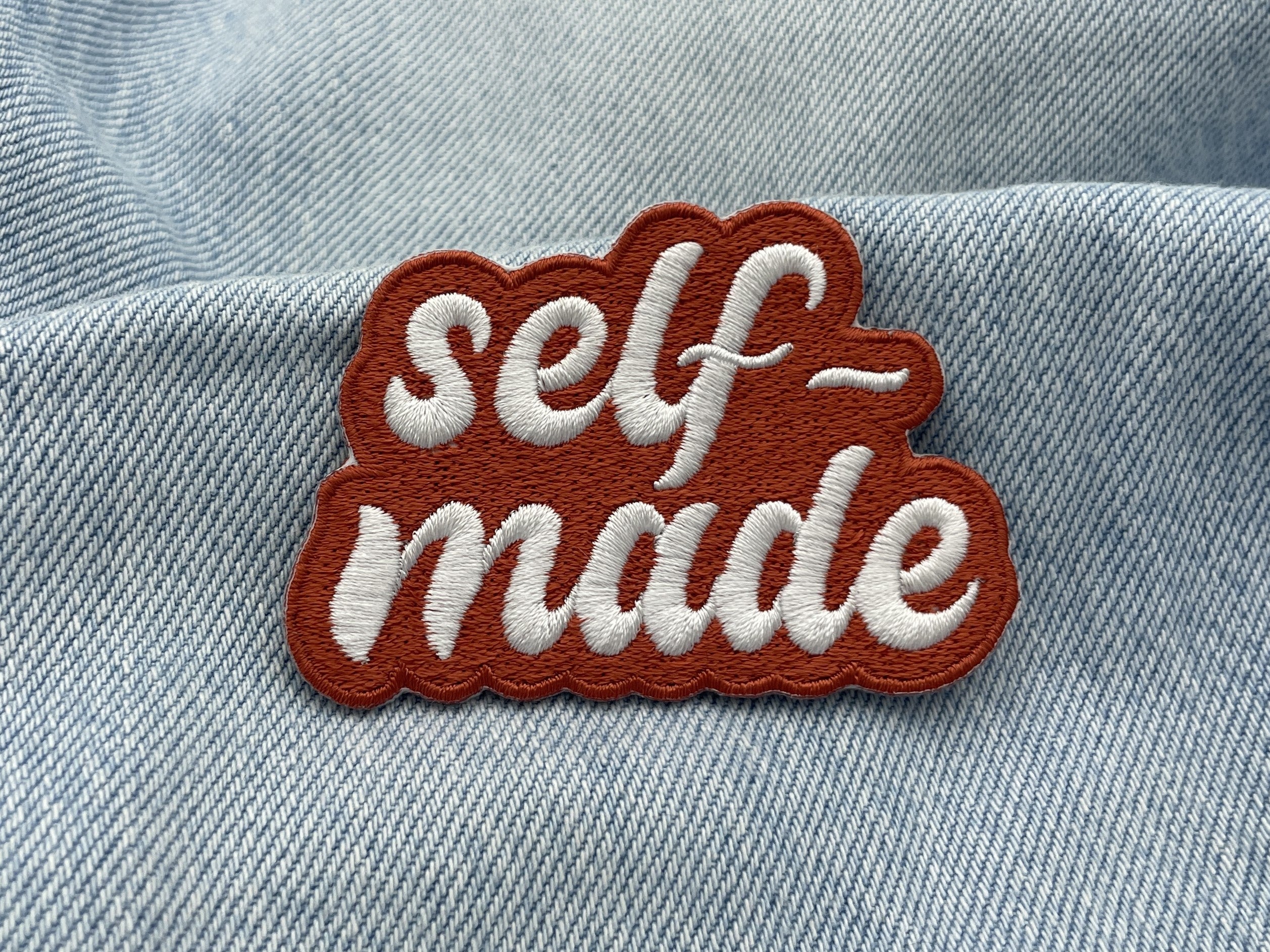 Selfmade Patch auf blauer Jeans