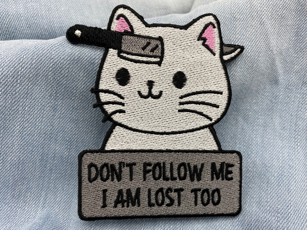 Katzen Patch auf hellblauer Jeans