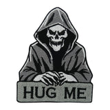 Schwarzer Hug Me Sensenmann Patch