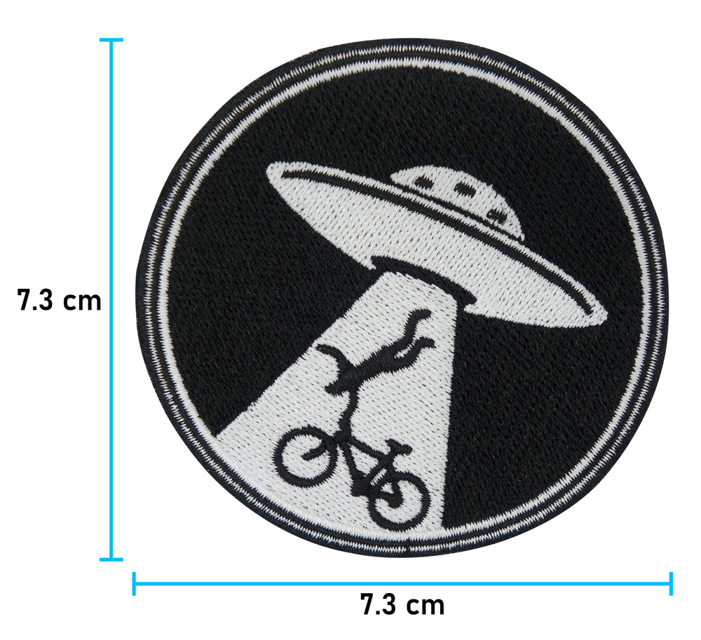 Alien Invasion Patch mit der Maße: 7,3 x 7,3 cm