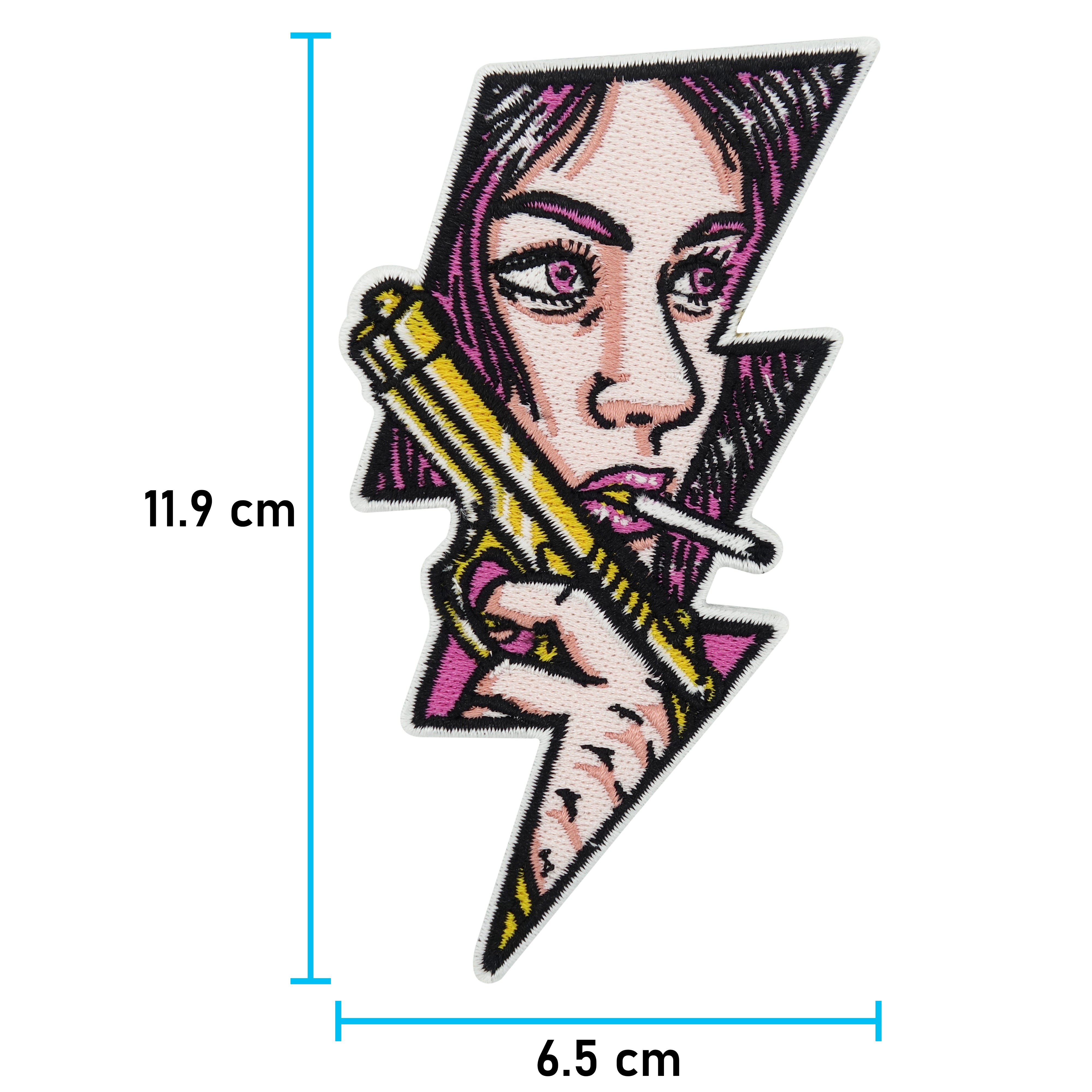 Frau mit Pistole und Zigarette Patch mit der Maße: 11,9 x 6,5 cm