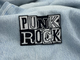 Punk Rock Patch auf hellblauer Jeans