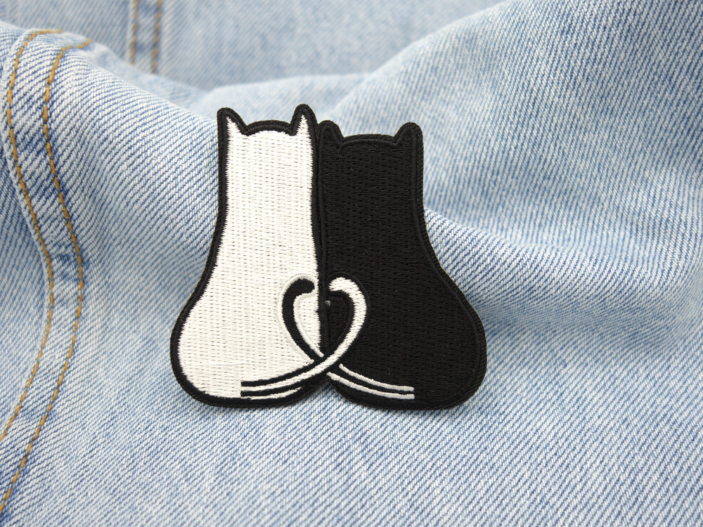 Katzen Patch auf hellblauer Jeans