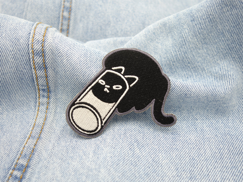 Katze im Glas Patch auf hellblauer Jeans