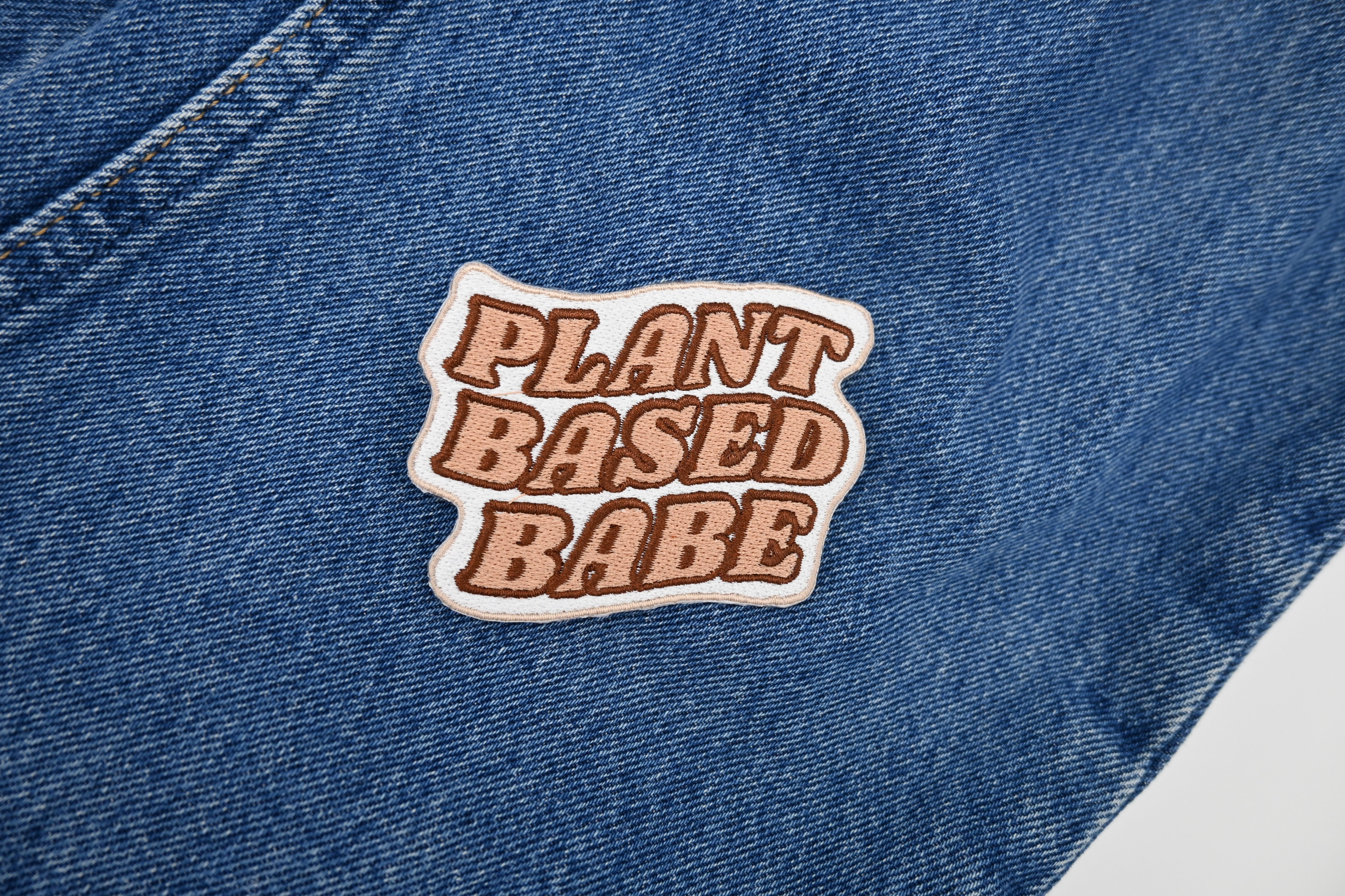 Plant Based Babe | Vegan Patches, Veggie Aufbügler, Rosa Flicken, Gemüse & Obst Aufnäher, Finally Home Patch zum Aufbügeln