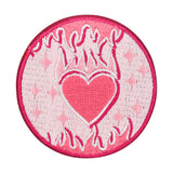 Rosa Herz steht im Flammen Patch