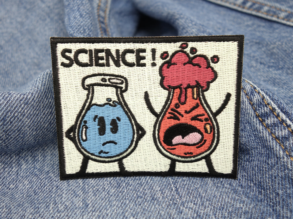 Science! Patch auf blauer Jeans