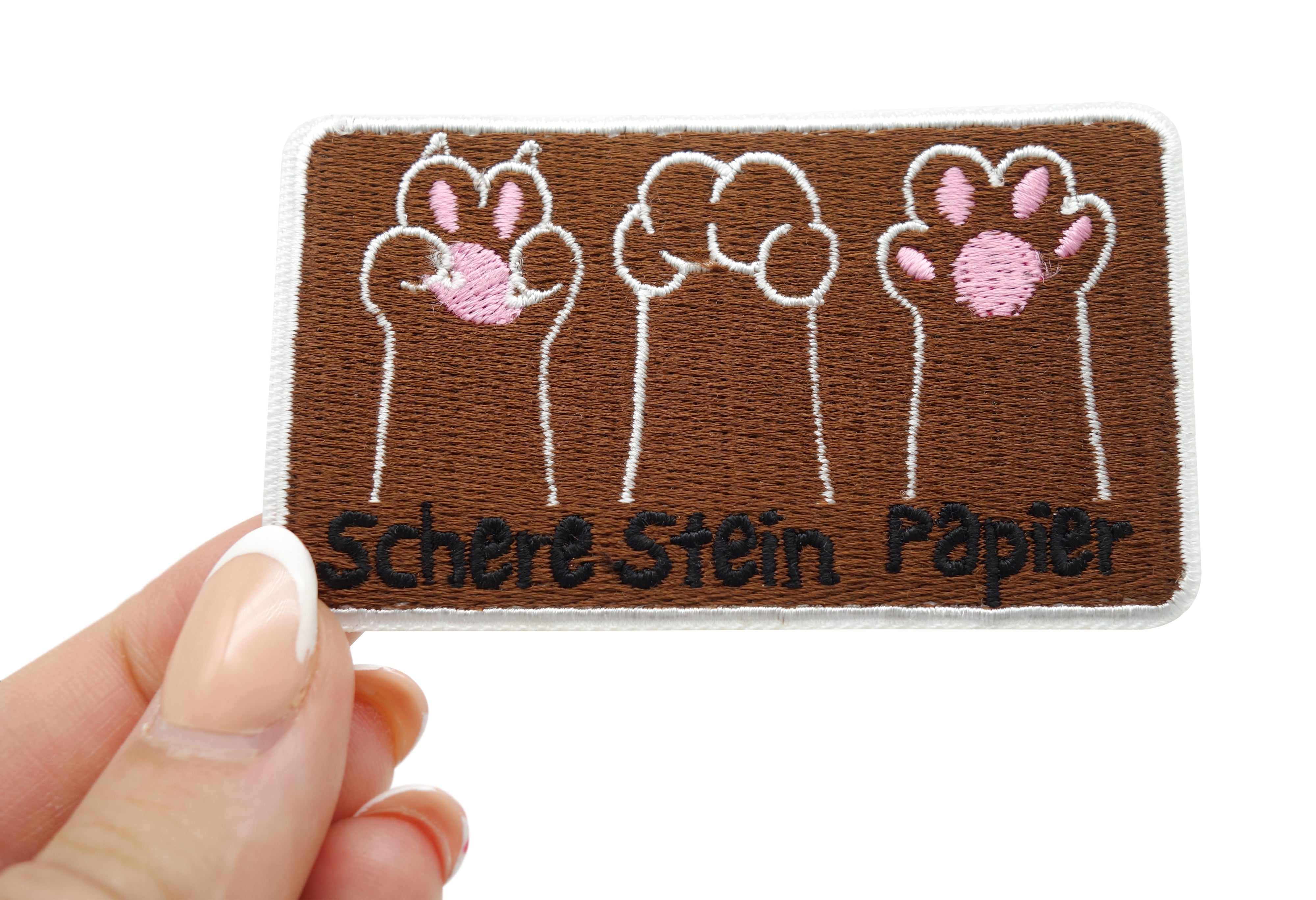 Pfoten Patch gehalten von einer Frauenhand