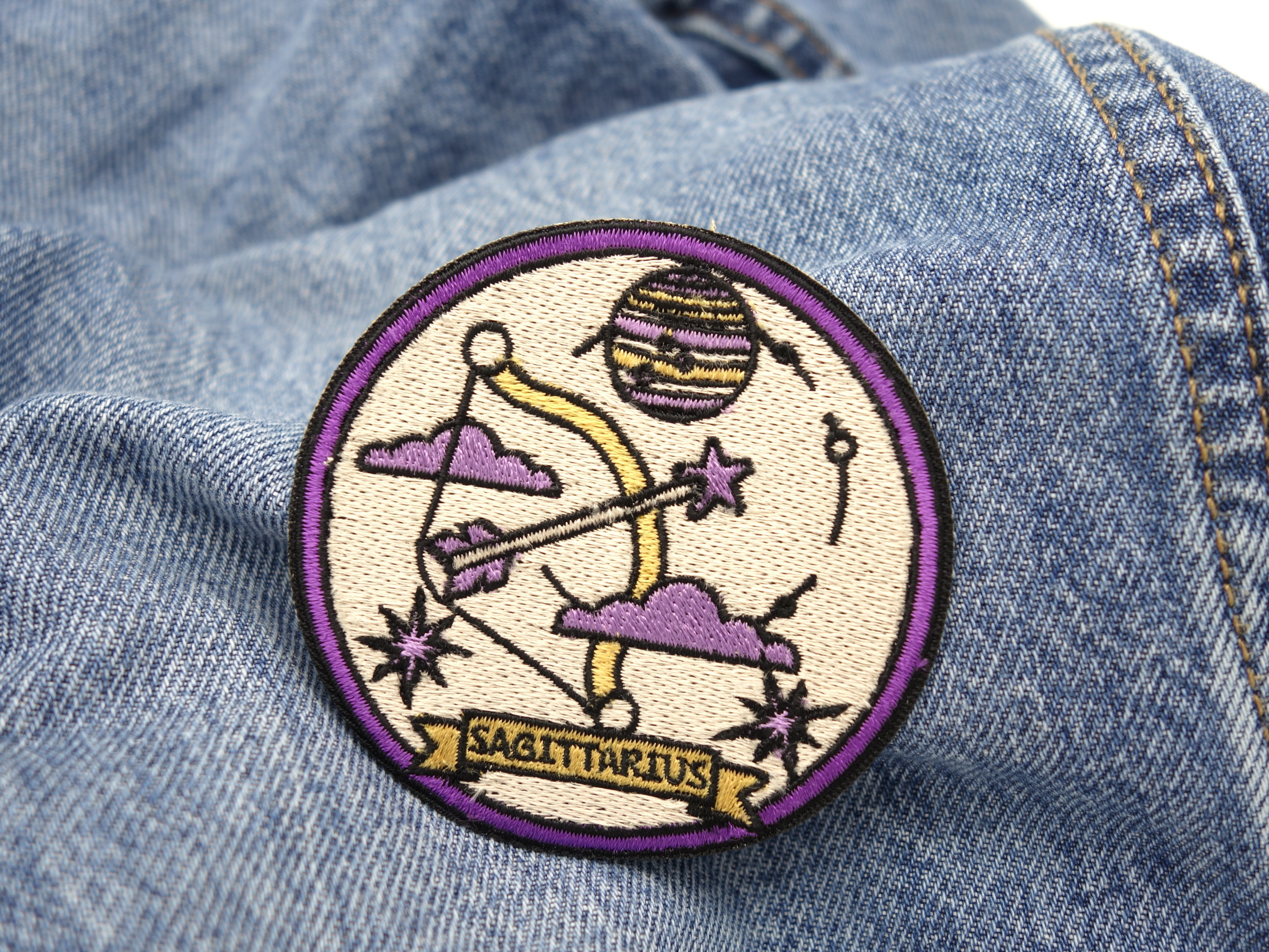 Schütze Patch auf blauer Jeans