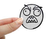 Frauenhand hält den Meme Patch
