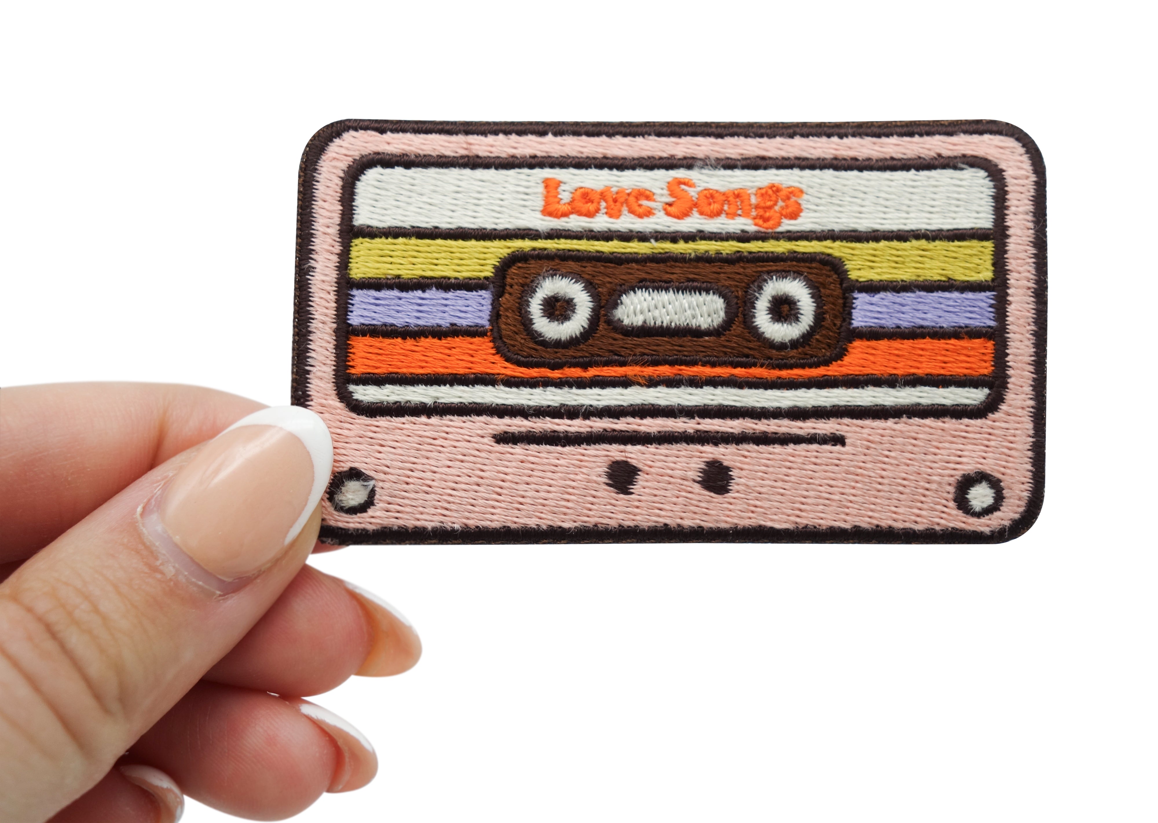 Frauenhand hält den Kassette Patch