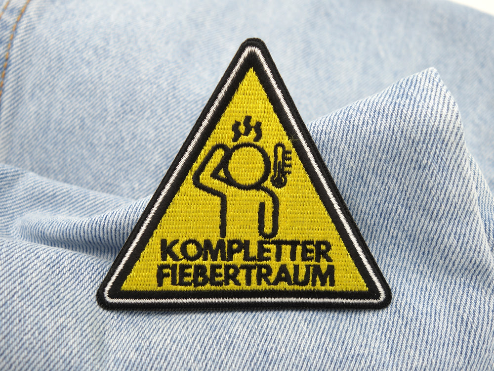 Warndreieck Patch auf hellblauer Jeans