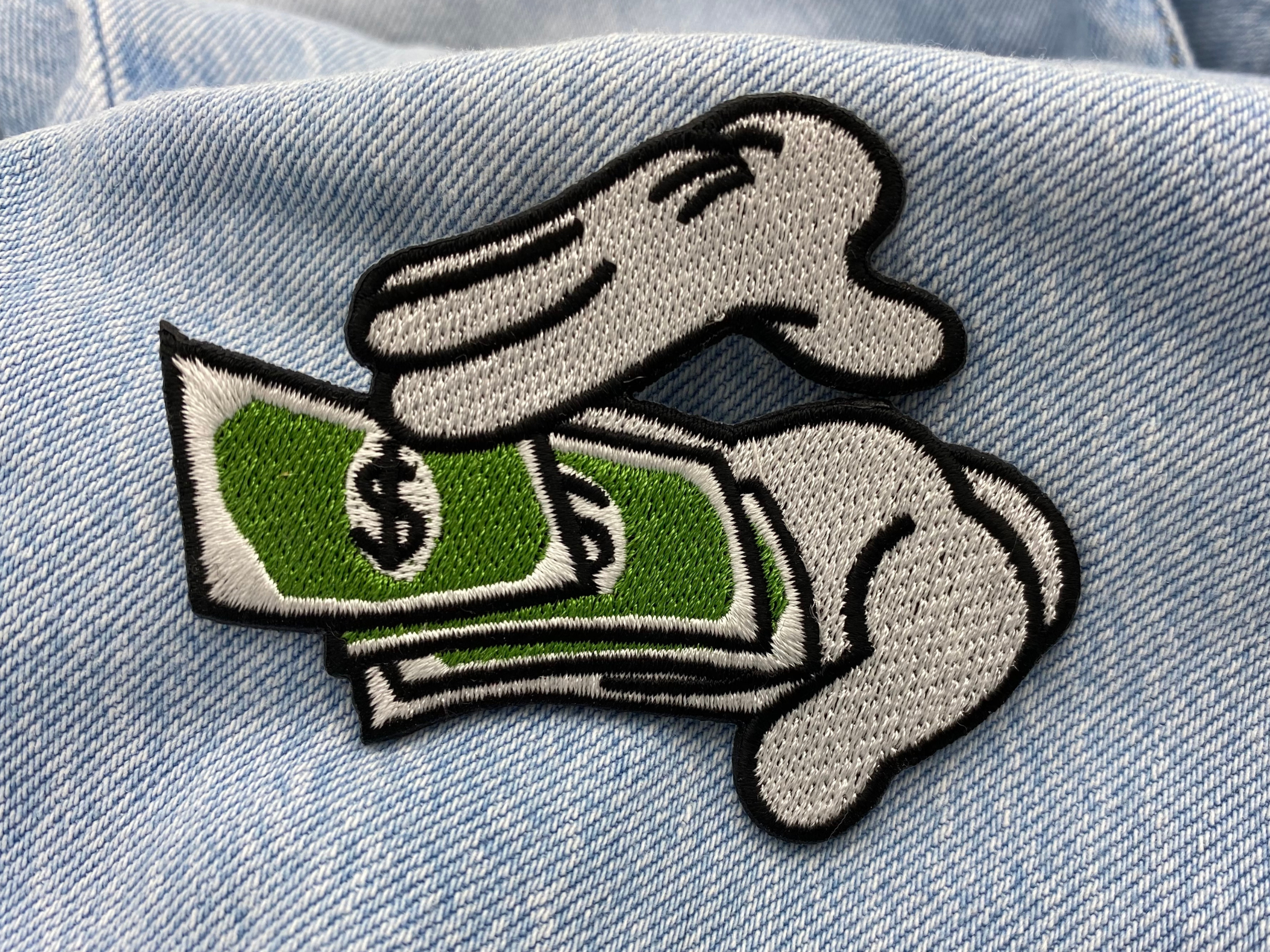 Hände die mit Geld werfen Bügelbild Patches zum Aufbügeln | Patch, Aufbügelmotive Finally Home