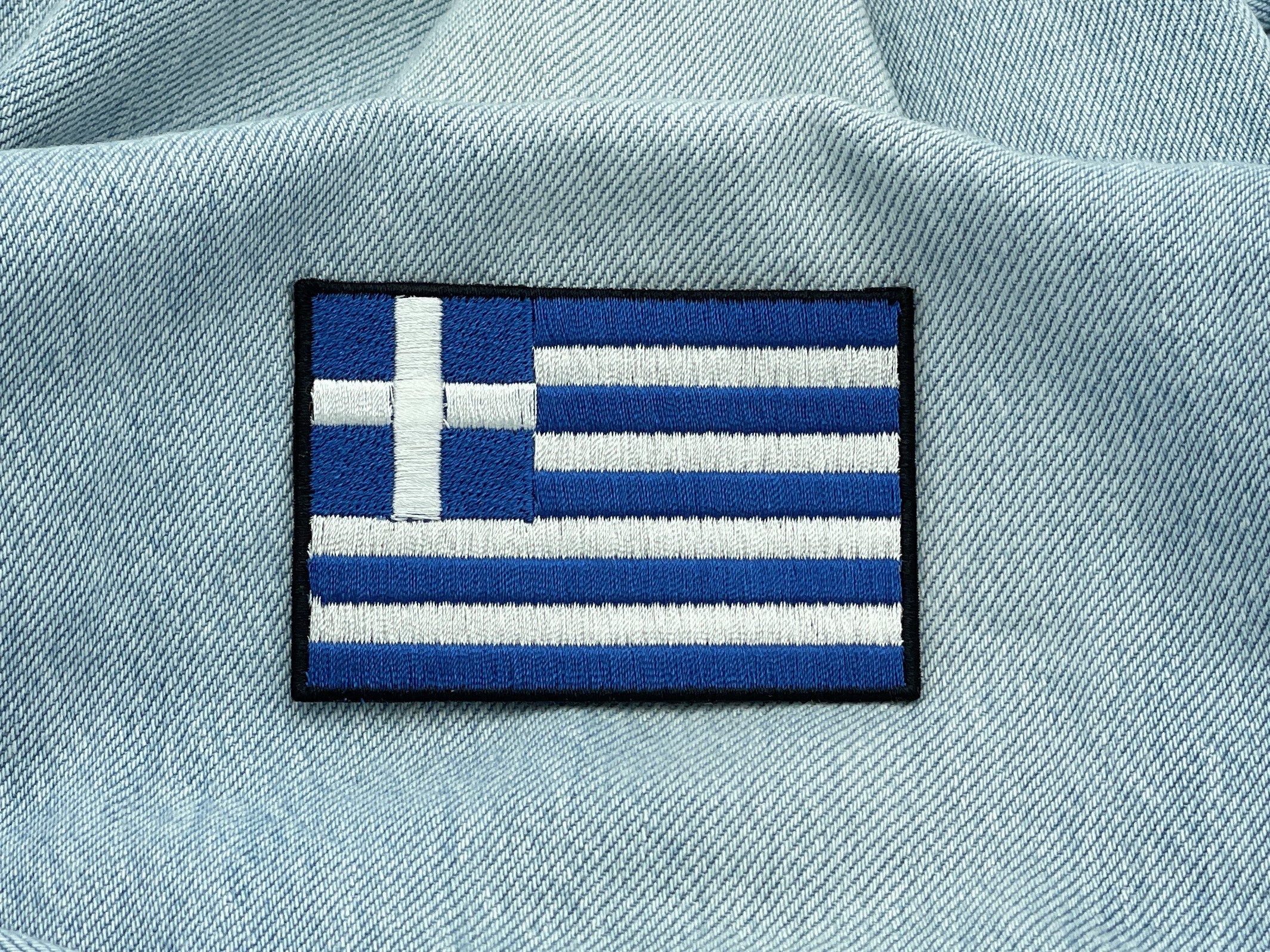 Griechenland Patch auf hellblauer Jeans