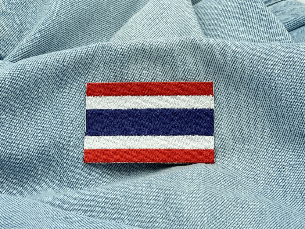 Thailand Flagge Patch auf hellblauer Jeans
