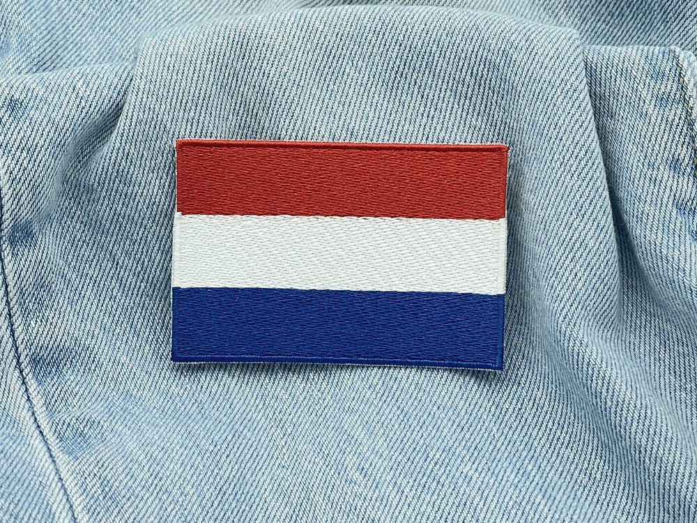 Niederlande Flagge Patch auf hellblauer Jeans