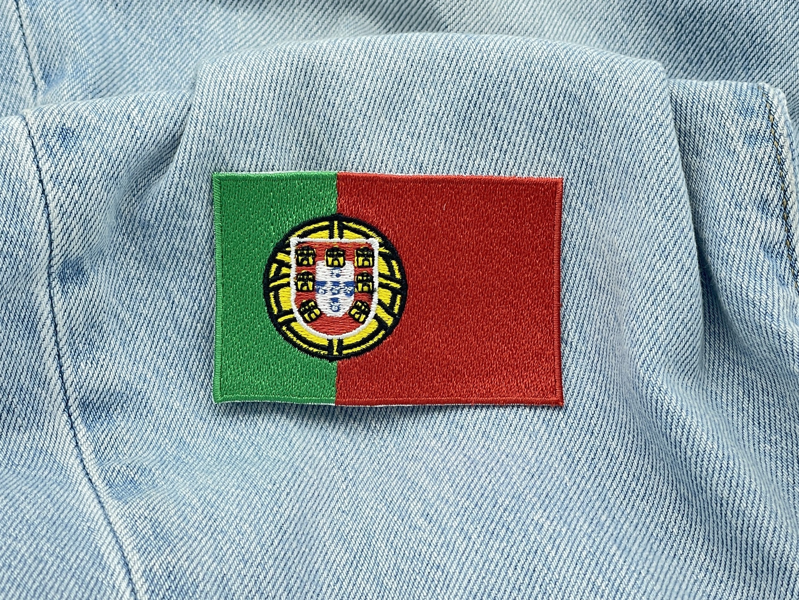 Portugal Flagge Patch auf hellblauer Jeans