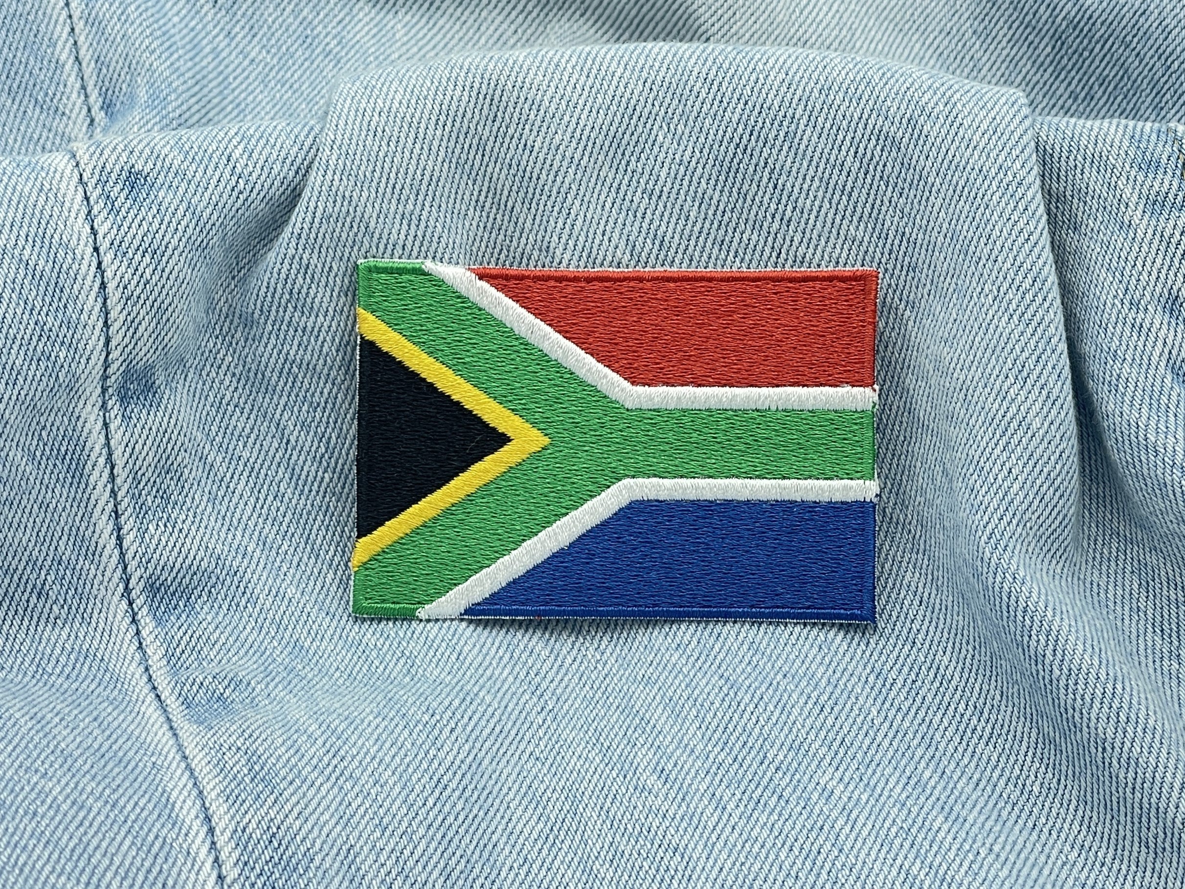 Südafrika Patch auf hellblauer Jeans