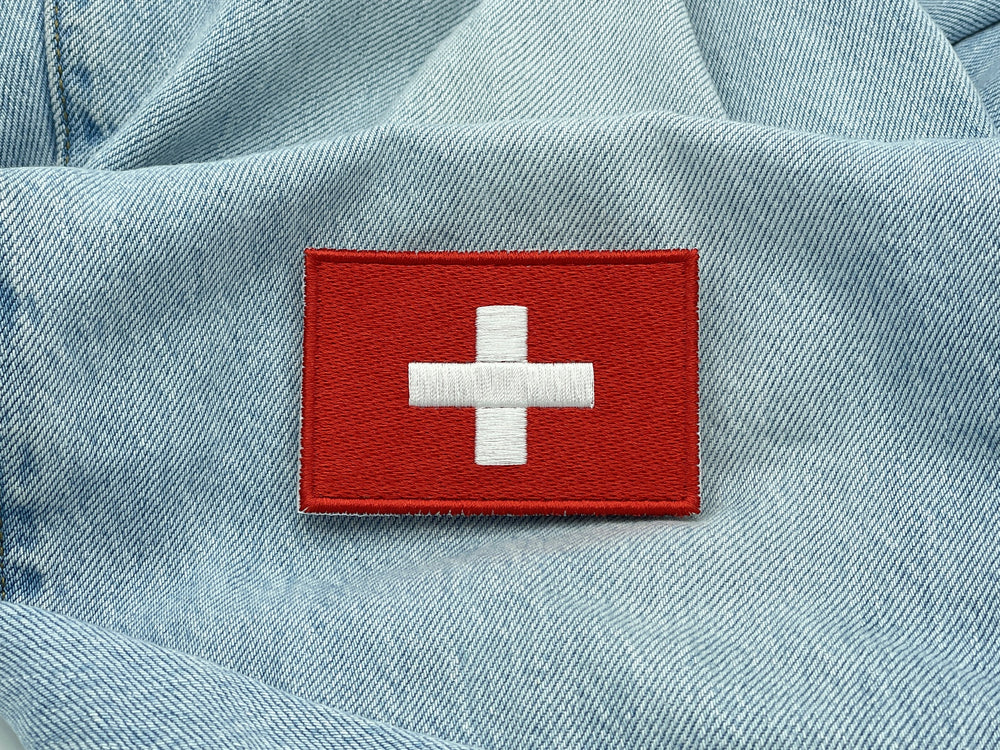 Schweiz Flagge Klett Patch auf blauer Jeans