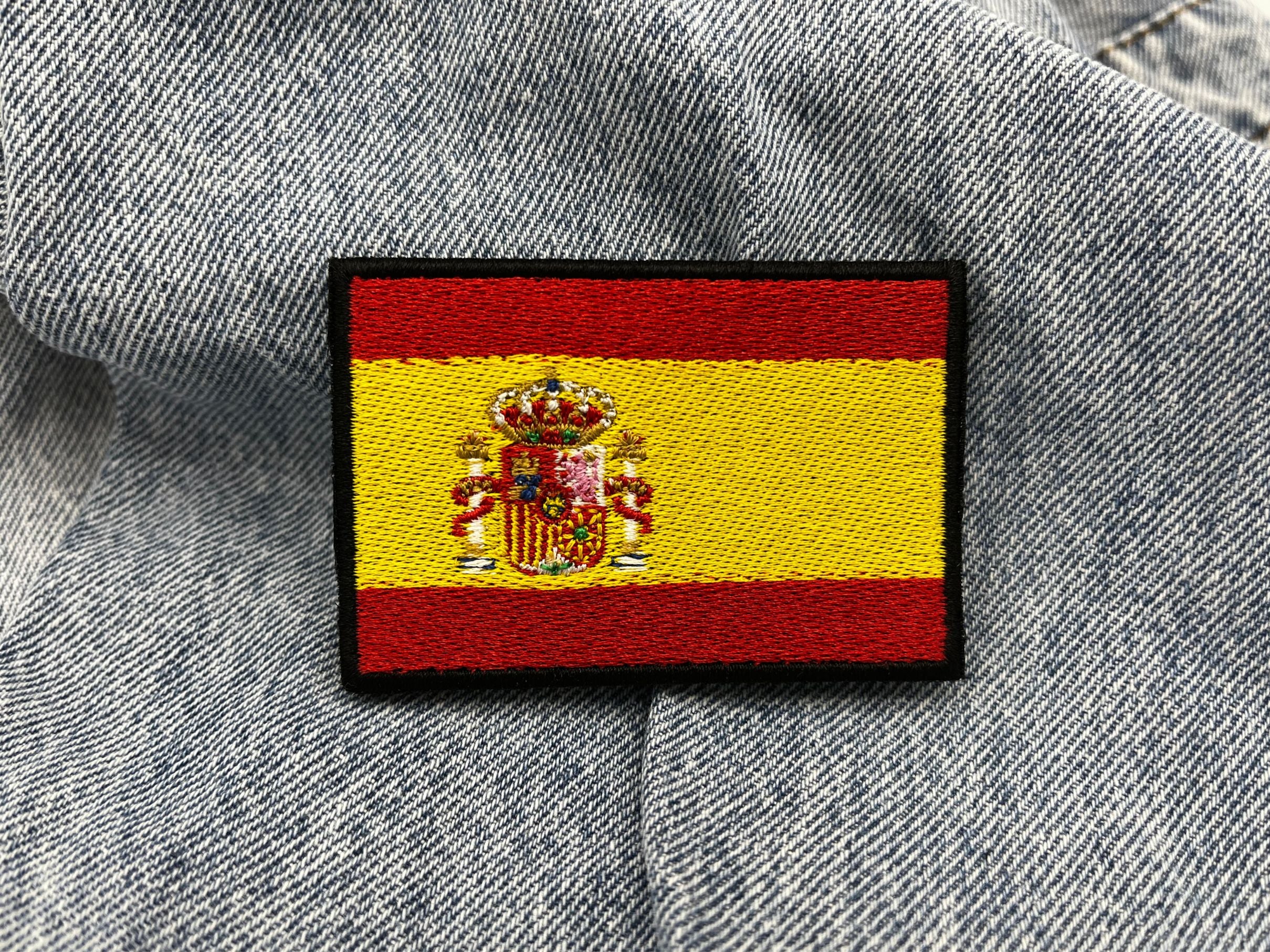 Spanien Flagge Klettpatch auf blauer Jeans