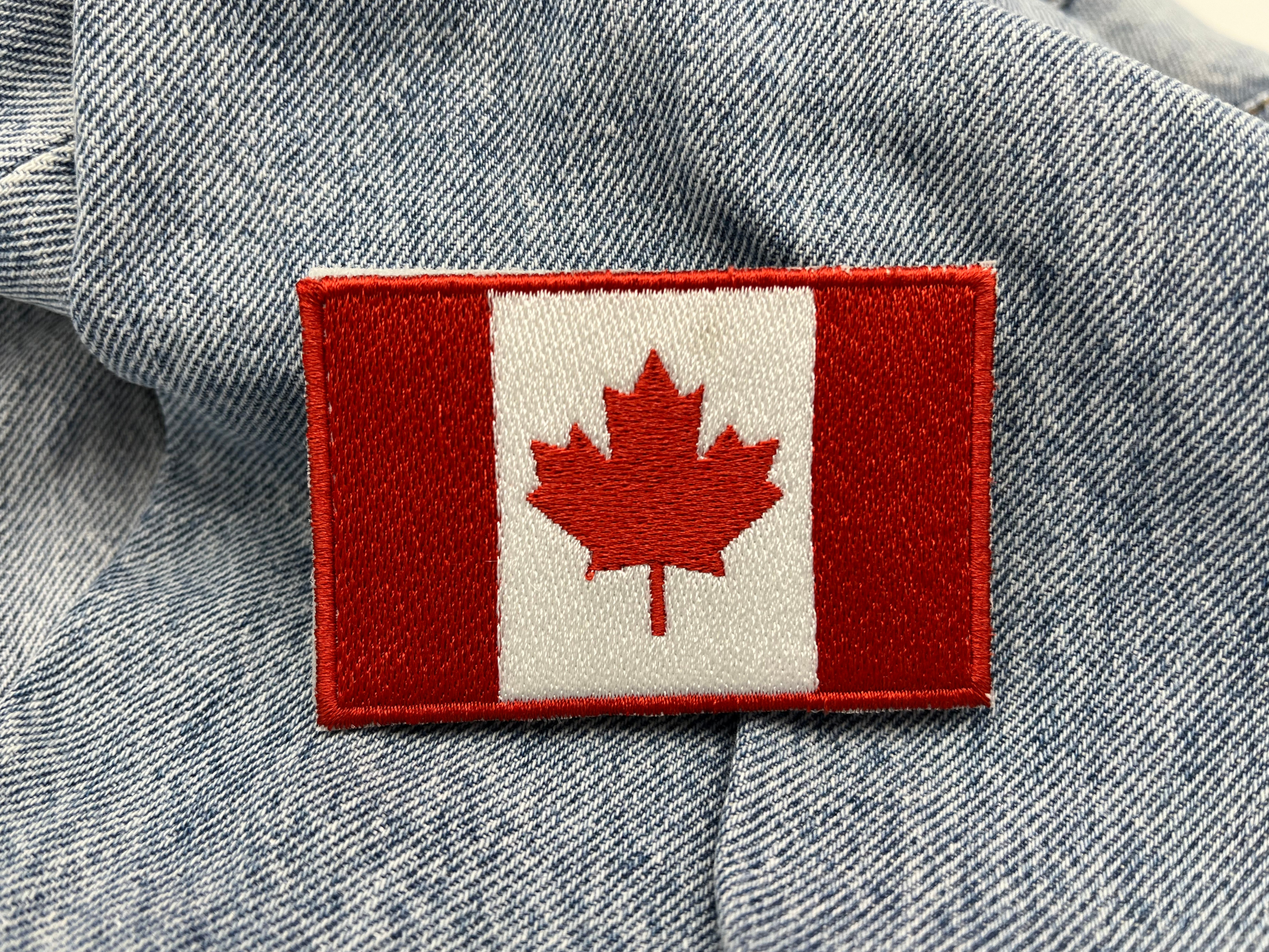 Kanada Flagge Klettpatch auf blauer Jeans